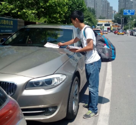 互联网公司“ET*P停车”签约地推网，地推网每天安排200余名派单员在北京各大区域为ET*P公司进行插车派单宣传。